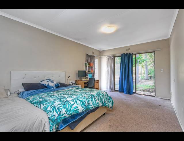6 BEDROOM HOUSE FOR SALE IN WOODMEAD